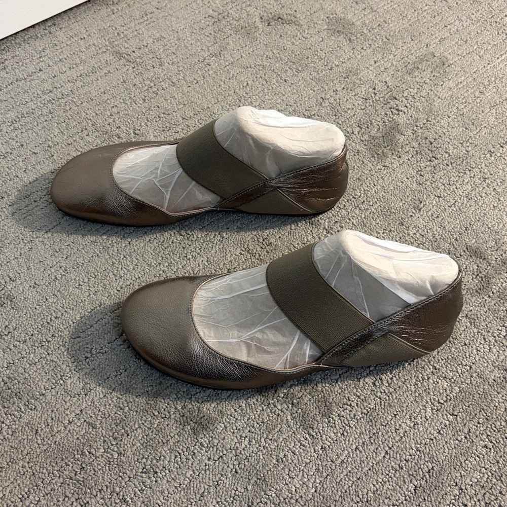 Gentle Souls Metallic Gold Flats - Picture 2 of 7